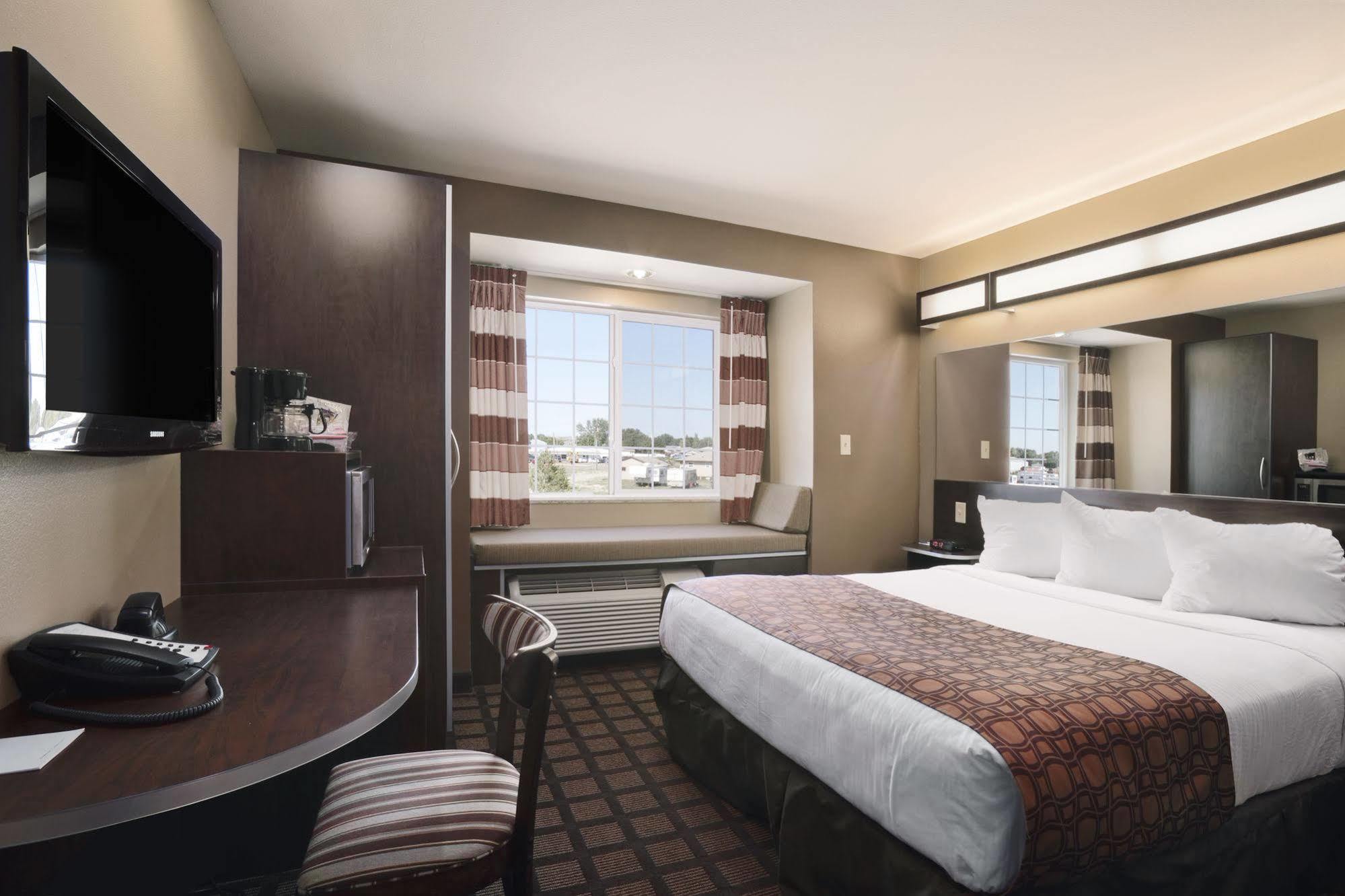 Microtel Inn & Suites Sidney Room photo