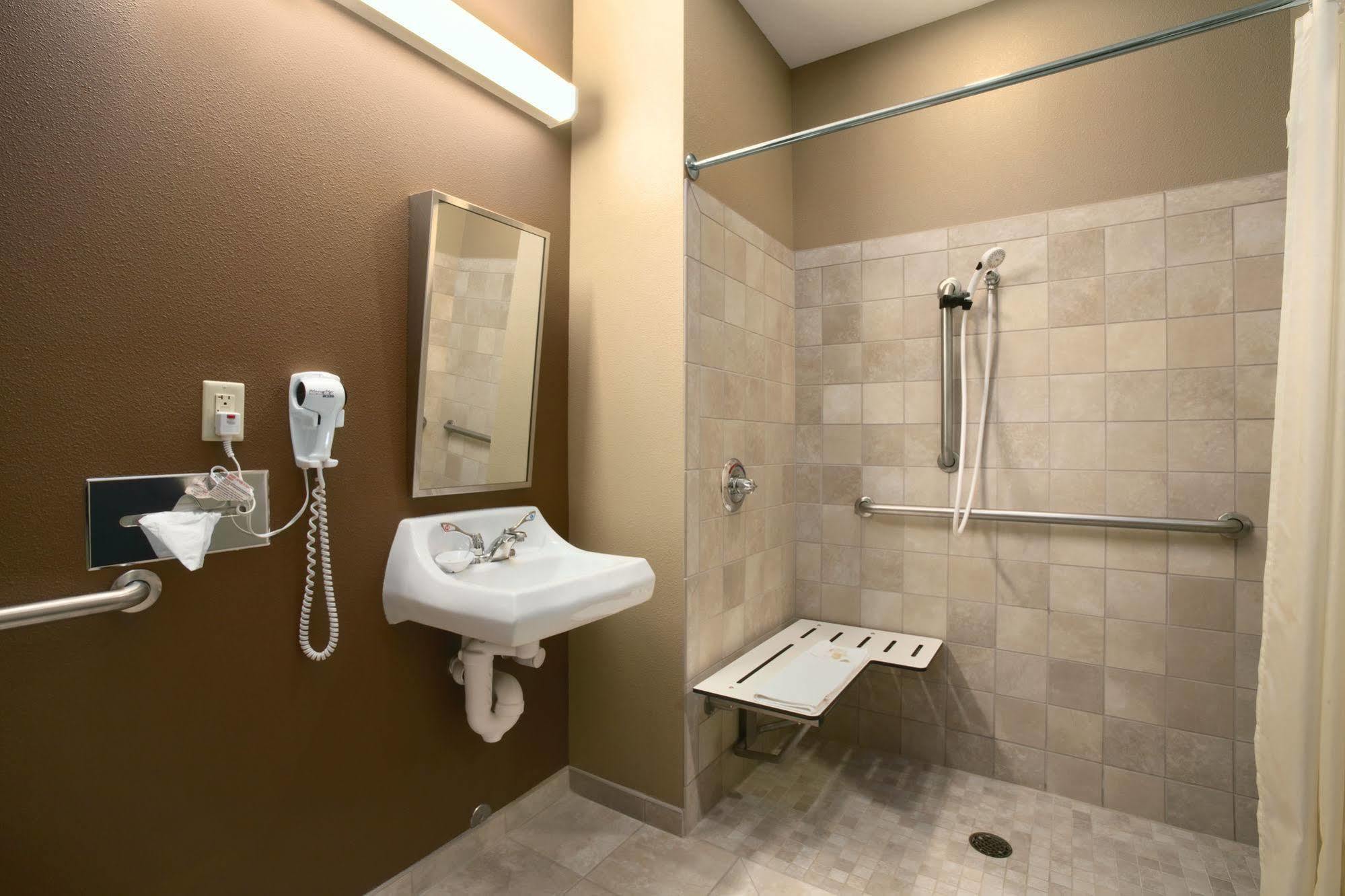 Microtel Inn & Suites Sidney Room photo
